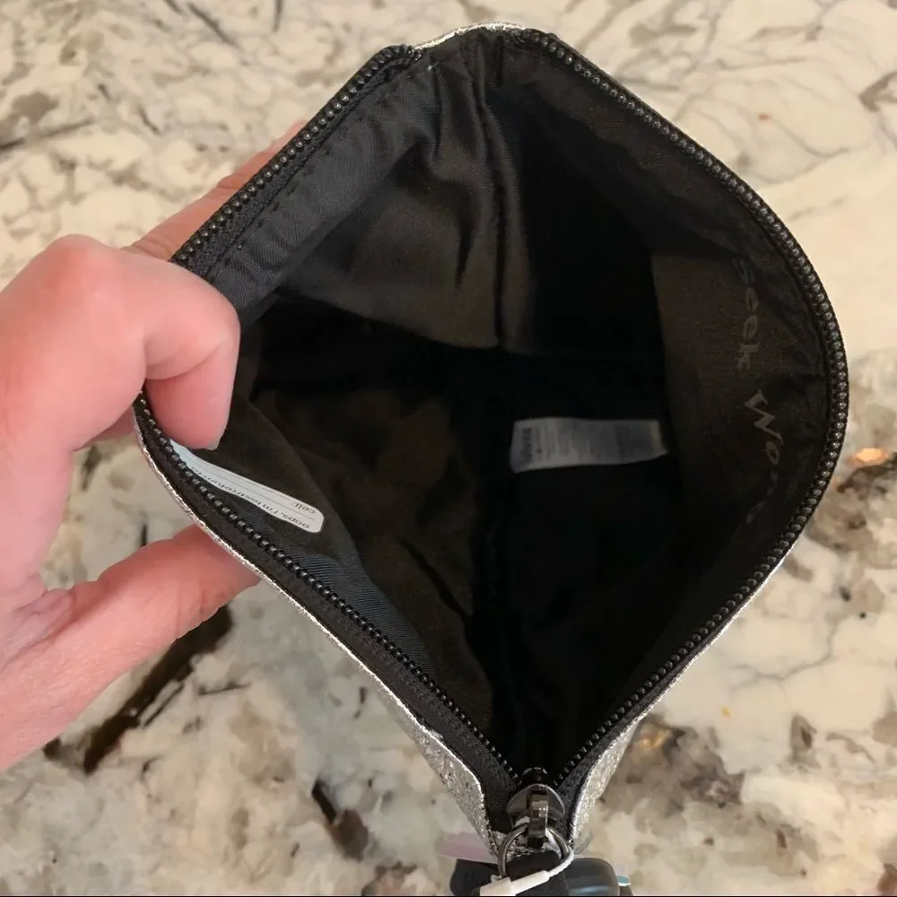 New IVIVVA Black Silver Luminous Travel Kit Cosmetic Wristlet
